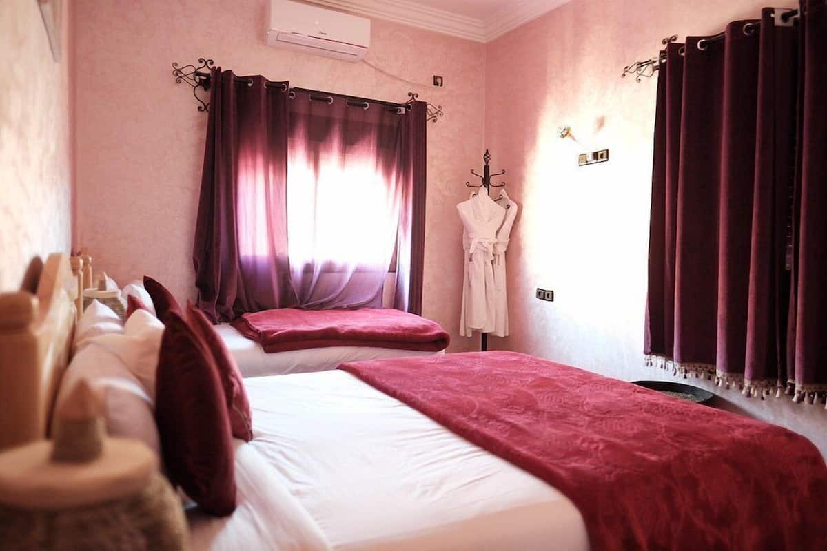 Free WiFi, bed sheets