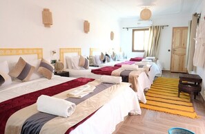 Chambre Quadruple Exclusive | Wi-Fi gratuit, draps fournis