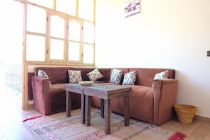 Standard Double or Twin Room, City View | Living area