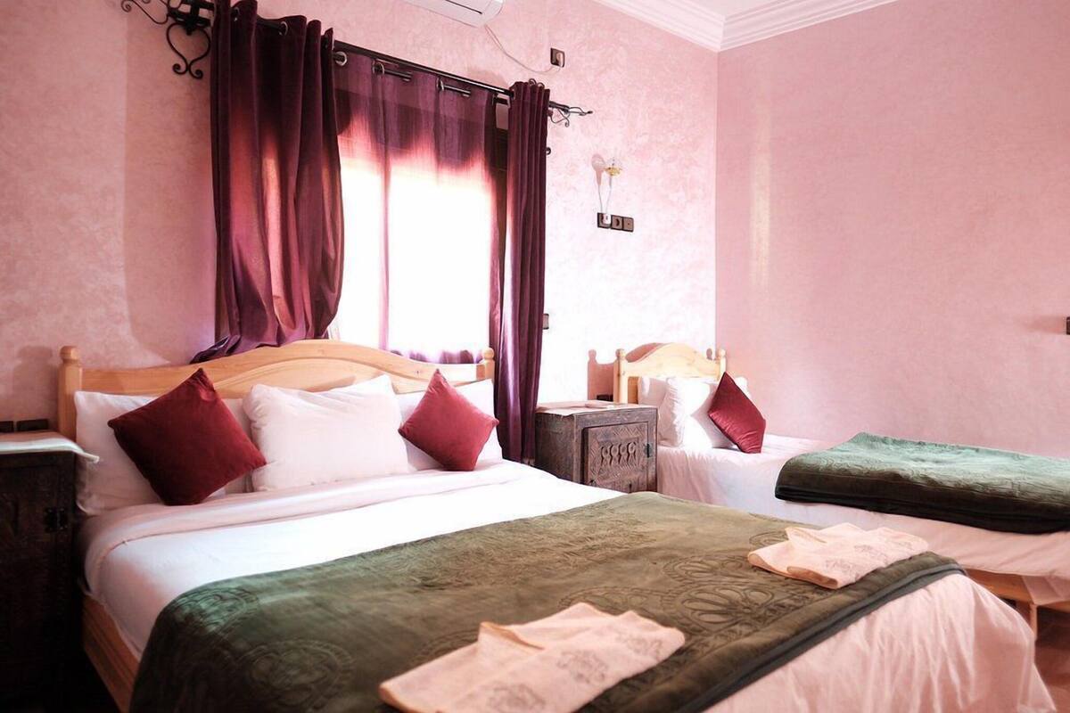 Free WiFi, bed sheets