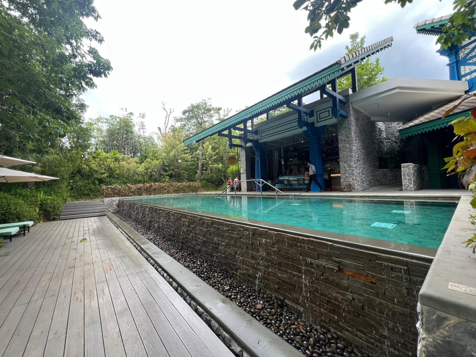 泳池