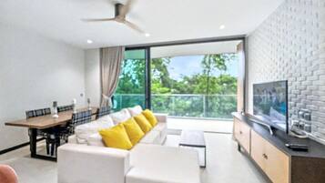 Apartment, 2 Bedrooms, Accessible, Balcony | Living room