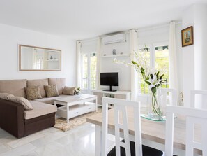 Living area - H2M Montesa 2nd Floor 700m beach Rooftop terrace (Málaga)