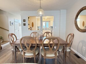 Dining - Luxury Reno Lewes Townhouse – Near Beaches & Downtown (Lewes)