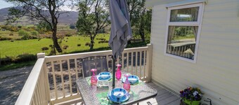 THE CARAVAN@MEENACROSS, pet friendly in Carrigart, County Donegal