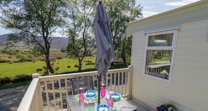 THE CARAVAN@MEENACROSS, pet friendly in Carrigart, County Donegal