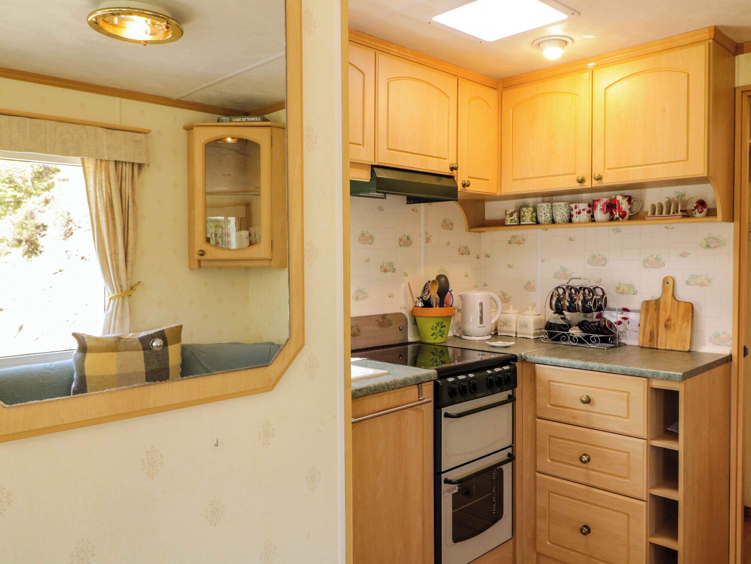 Batterie de cuisine, vaisselle et ustensiles