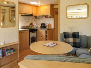 Cookware/dishes/utensils - THE CARAVAN@MEENACROSS, pet friendly in Carrigart, County Donegal (Letterkenny)