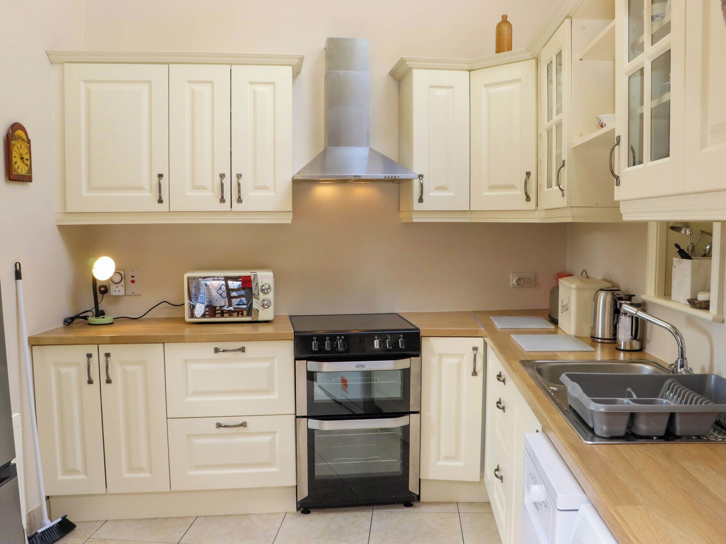 Dishwasher, cookware/dishes/utensils