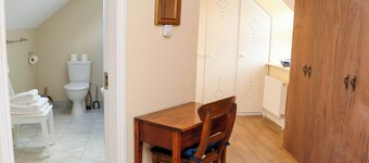 KILCASH CASTLE COTTAGE, family friendly in Clonmel, County Tipperary