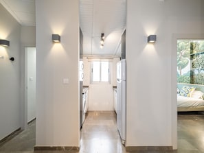 2 slaapkamers, een strijkplank/strijkijzer, internet, beddengoed