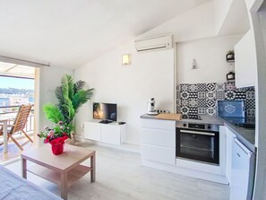 Fridge, microwave, oven, cookware/dishes/utensils