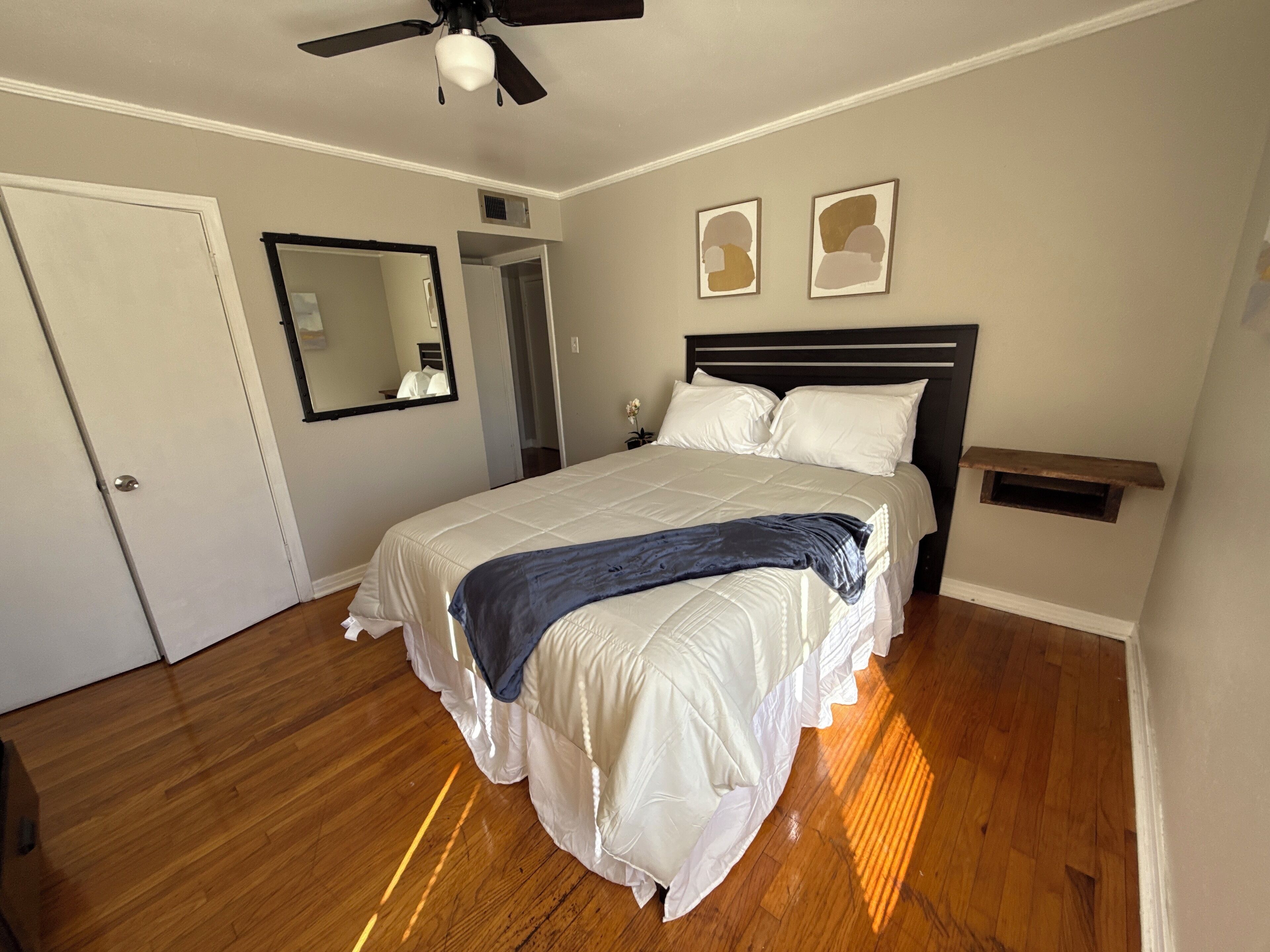 2 chambres, fer et planche à repasser, Wi-Fi, draps fournis