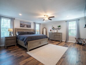 4 bedrooms, desk, free WiFi, bed sheets
