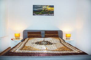 2 chambres, fer et planche à repasser, Wi-Fi, draps fournis