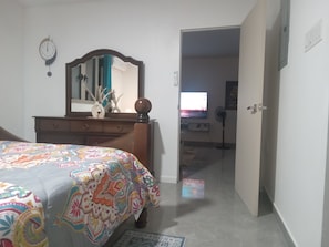 1 chambre, fer et planche à repasser, Wi-Fi gratuit, draps fournis