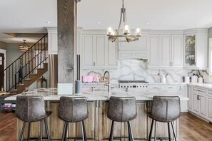 Mikrowelle, Ofen, Herdplatte, Geschirrspüler