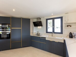 Refrigerador, microondas, horno y lavavajillas 