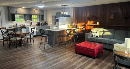 Charming 2-bedroom house in Devil's Elbow Osgood, IN