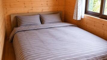2 bedrooms, WiFi (free), bed sheets