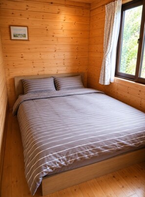 2 bedrooms, WiFi (free), bed sheets