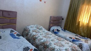 3 bedrooms, iron/ironing board, WiFi, bed sheets - Apartment for rent for families and serious people (Meknès)