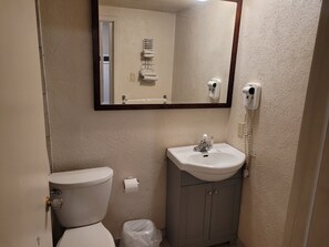 Family Apartment | Bathroom | Combined shower/bathtub, free toiletries, towels, soap