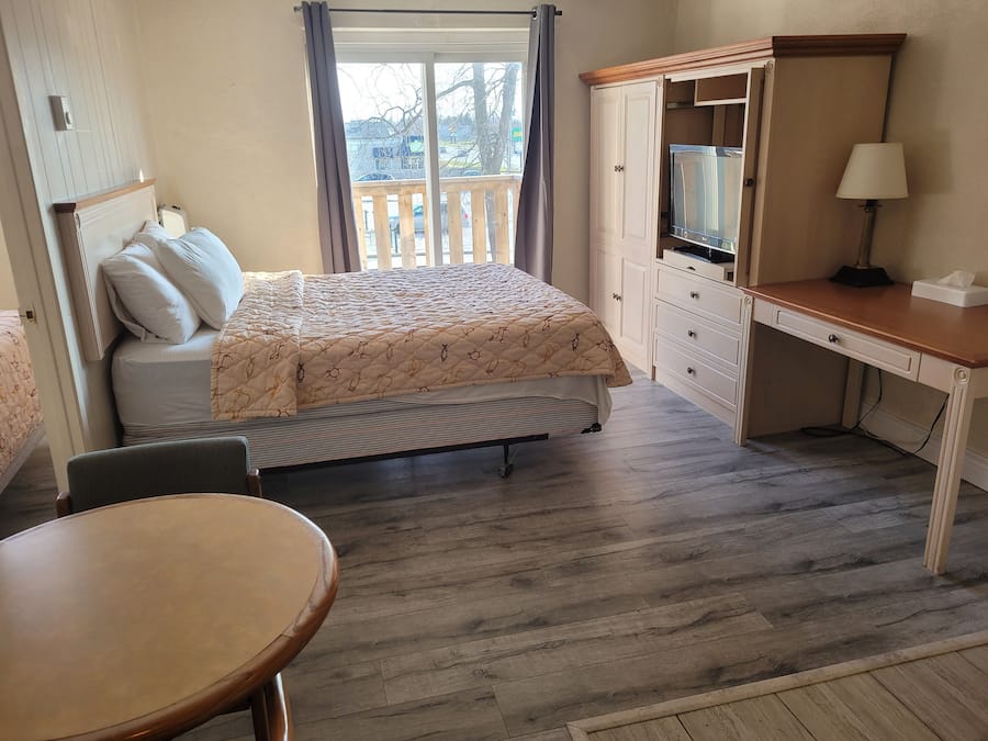 Familienapartment | Wohnbereich | Fernseher