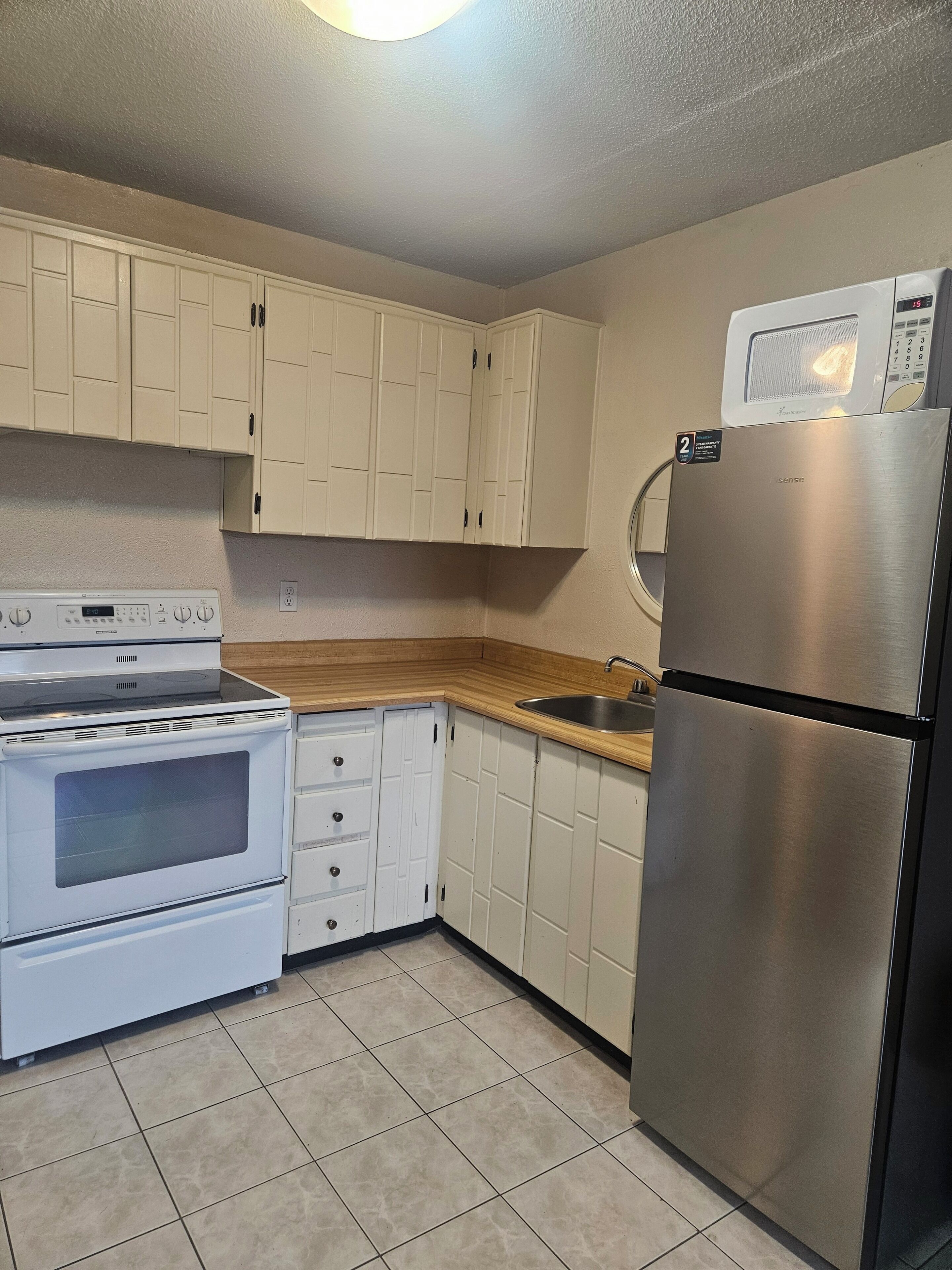 Fridge, oven, stovetop