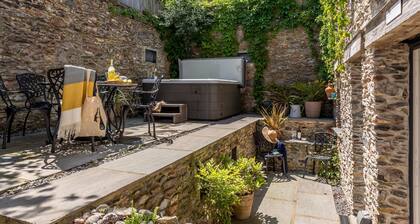 The Old Chapel - a house that sleeps 8 guests in 4 bedrooms