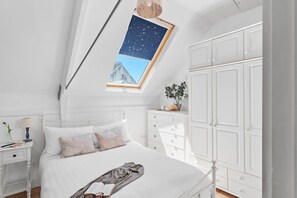 4 bedrooms, internet, bed sheets