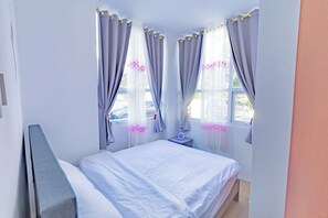 2 bedrooms, iron/ironing board, WiFi, bed sheets