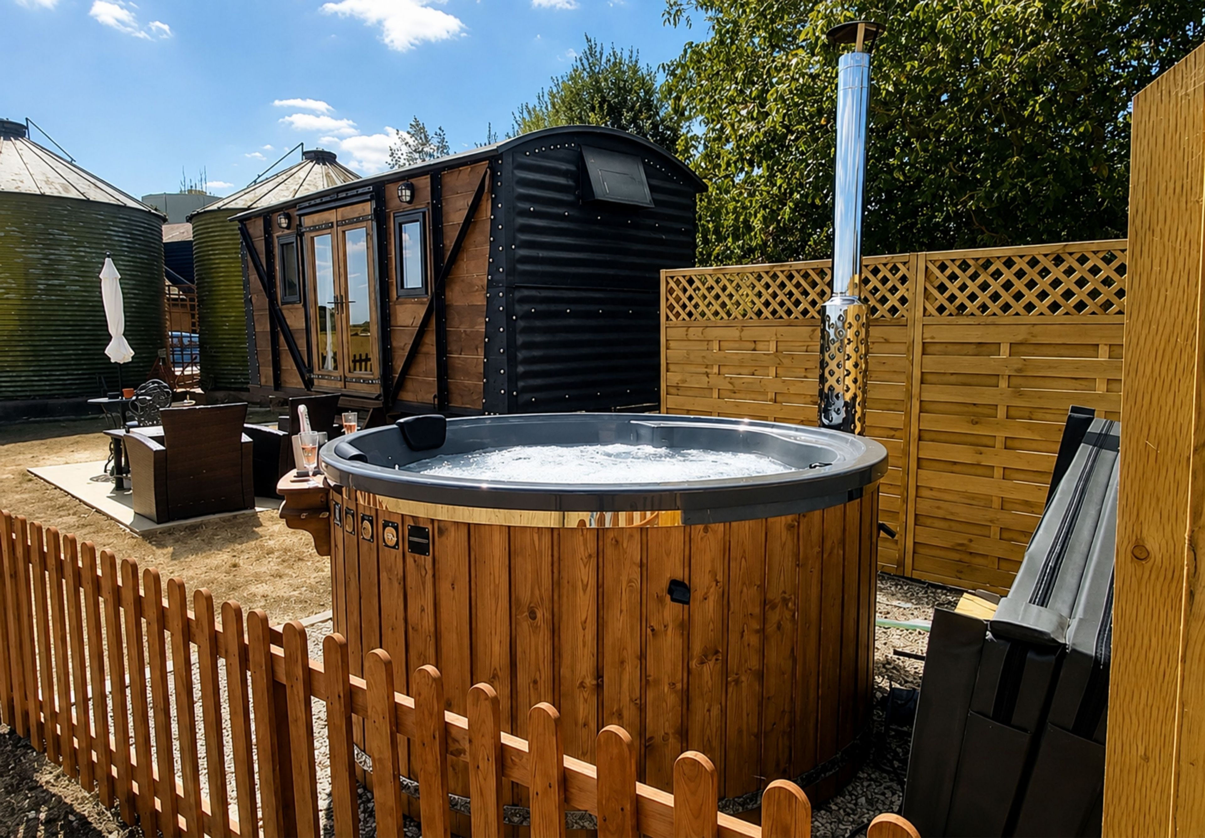 Outdoor spa tub