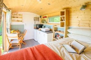 1 habitación y ropa de cama 