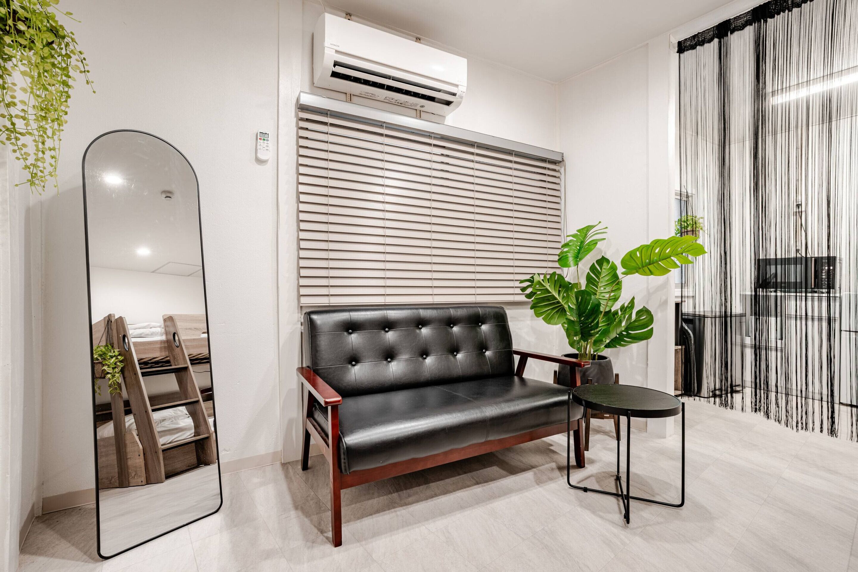 Room 301, non-smoking | Living area