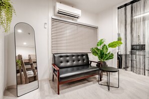 Room 301, non-smoking | Área de sala de estar