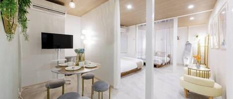 Room 201, non-smoking | Coin séjour