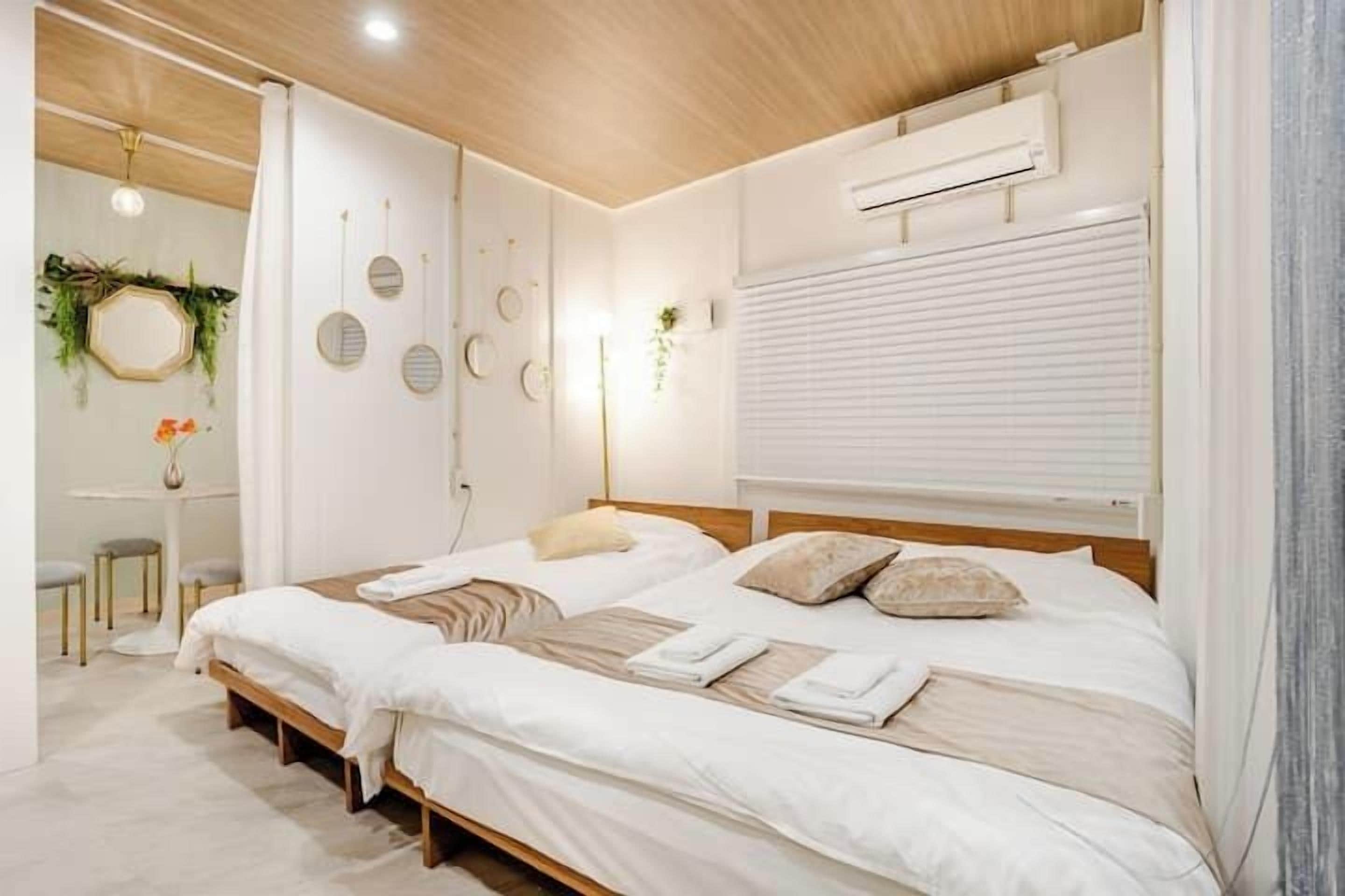 Room 201, non-smoking | Blackout drapes, iron/ironing board, free WiFi, bed sheets