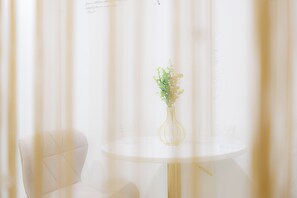 Room 202, non-smoking