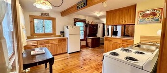 New rental on desirable Keoka Lake: Lovely lakefront cottage 4BR, 2BA