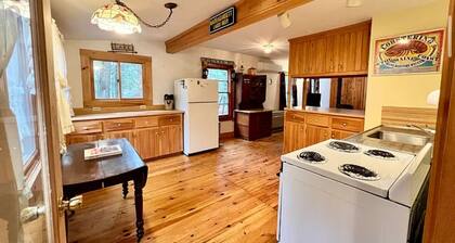 New rental on desirable Keoka Lake: Lovely lakefront cottage 4BR, 2BA
