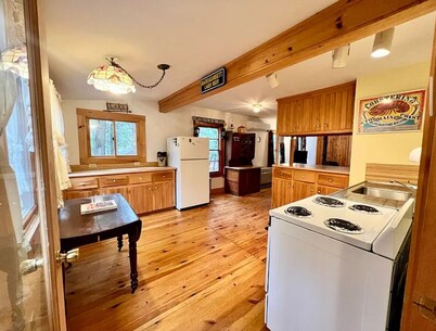 New rental on desirable Keoka Lake: Lovely lakefront cottage 4BR, 2BA