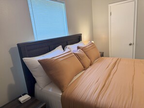 2 bedrooms, iron/ironing board, WiFi, bed sheets - Charming 2-bedroom apartment with WiFi, AC in fabulous Daleville (Daleville)