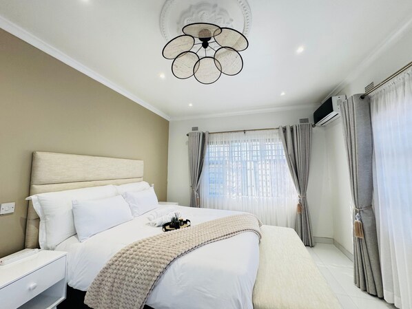 3 bedrooms, iron/ironing board, WiFi, bed sheets - Escape the ordinary, stay where serenity meets style. (Bulawayo)