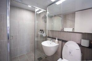 Superior Suite, 2 Bedrooms, Balcony, Ocean View | Bathroom | Slippers - waterwave (Gangneung)