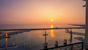 Unclassified image, 3 of 27, button - waterwave (Gangneung)
