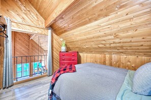 3 bedrooms, desk, iron/ironing board, free WiFi