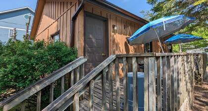 Traditional Tiny Wood Cottage #7 Camping style Cottages 5 minutes to the beach!