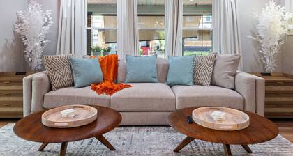 Spacious 4 Bed Home w FIOS, Fenced Yard, Deck, Grill_Pittsburgh, PA.Close to All