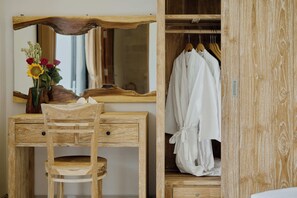 럭셔리 빌라, 정원 전망 | 고급 침구, 책상, 노트북 작업 공간, 방음 설비